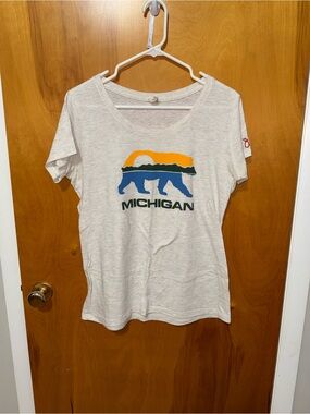 Michigan Bear Graphic Short Sleeve Tee - Light Heather Cream